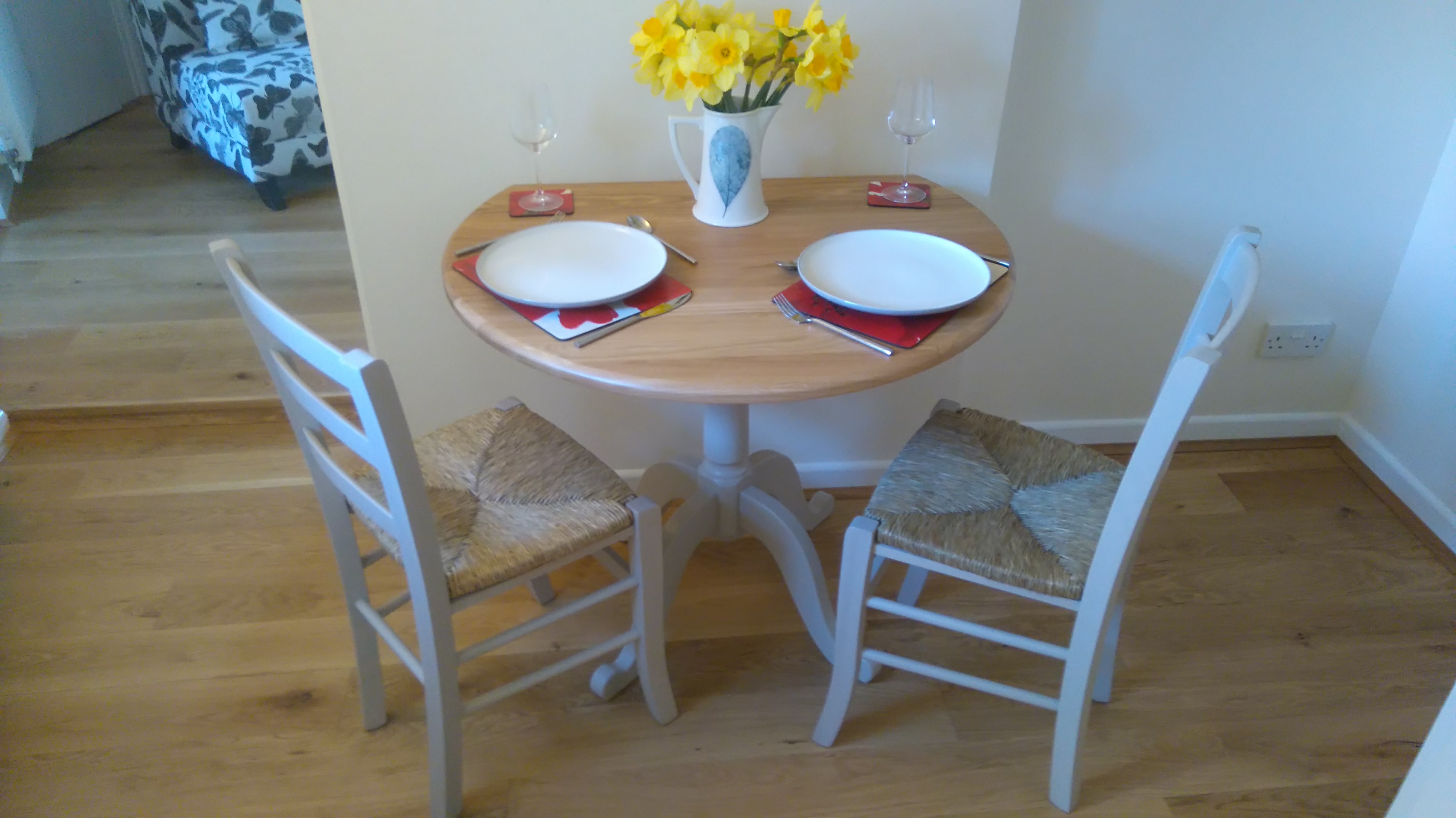 dining room daffodils.JPG